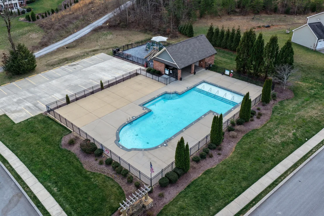 Photo of 595 Deer Valley Dr