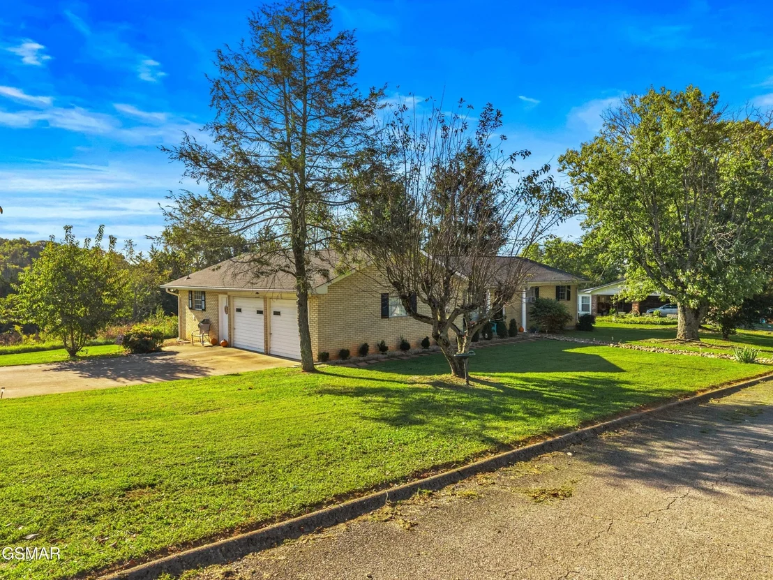 Photo of 3245 Emerald Avenue