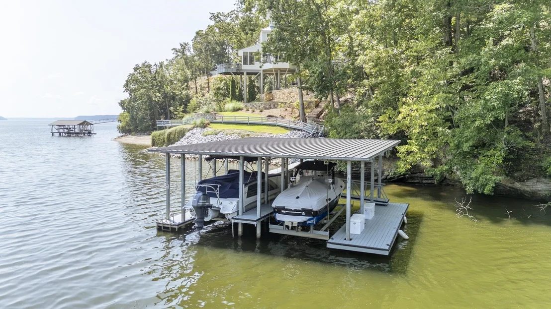 Photo of 199 LAKESHORE LN