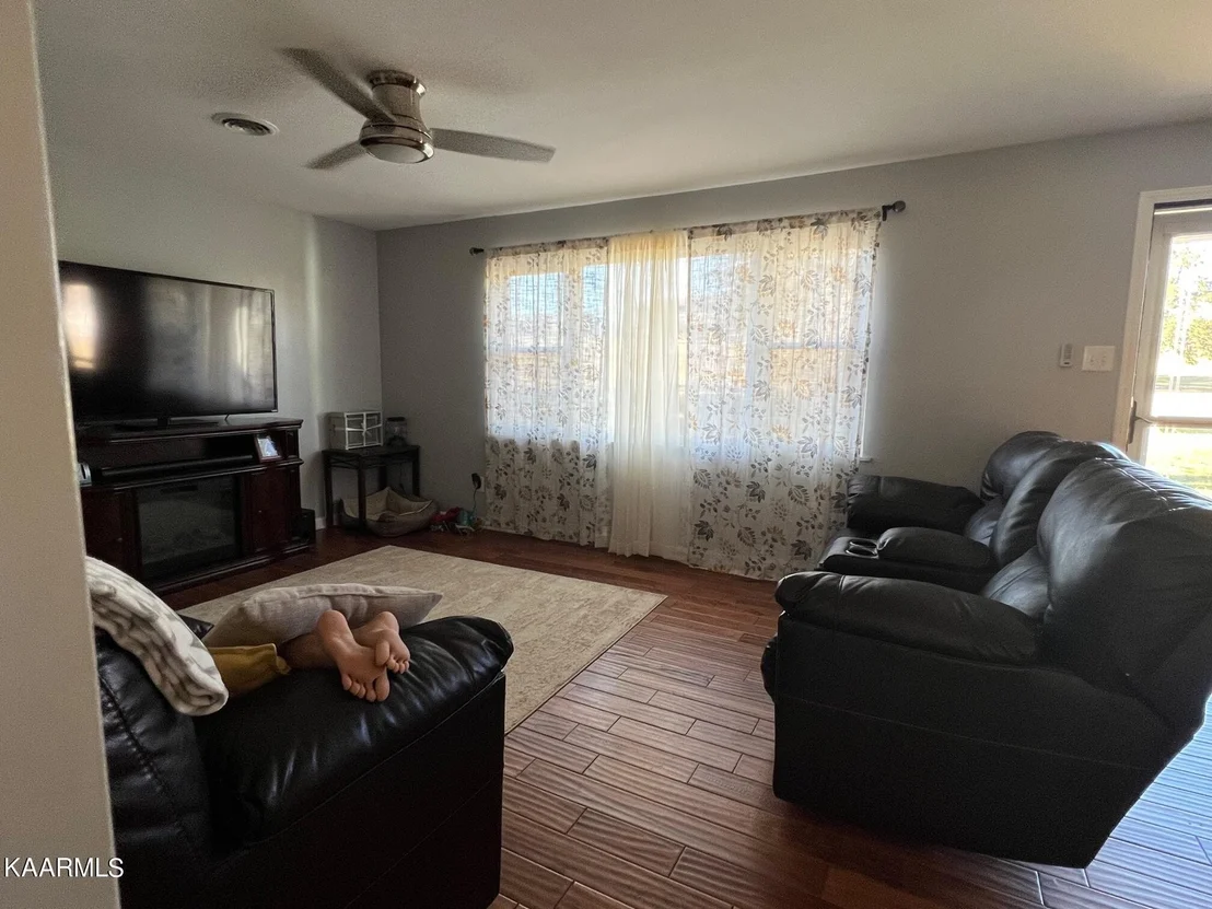 Photo of 215 Brooks Rd