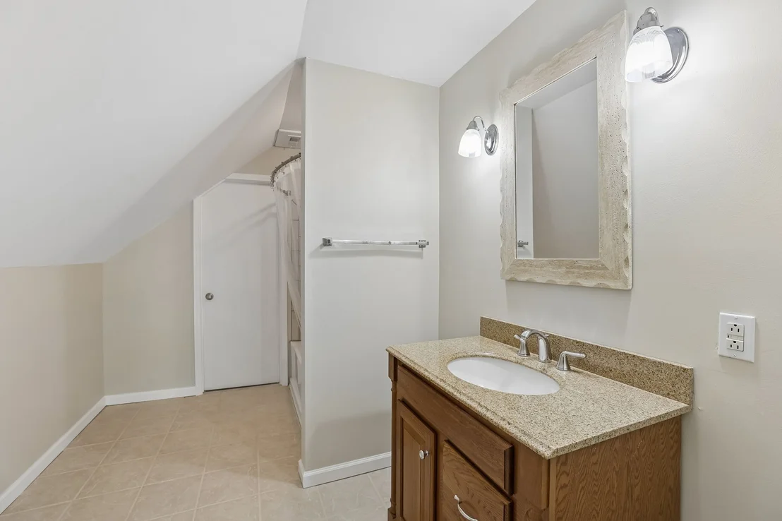 Photo of 1209 Paramount Dr