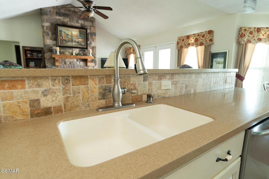 Photo of 884 River Cliff Drive