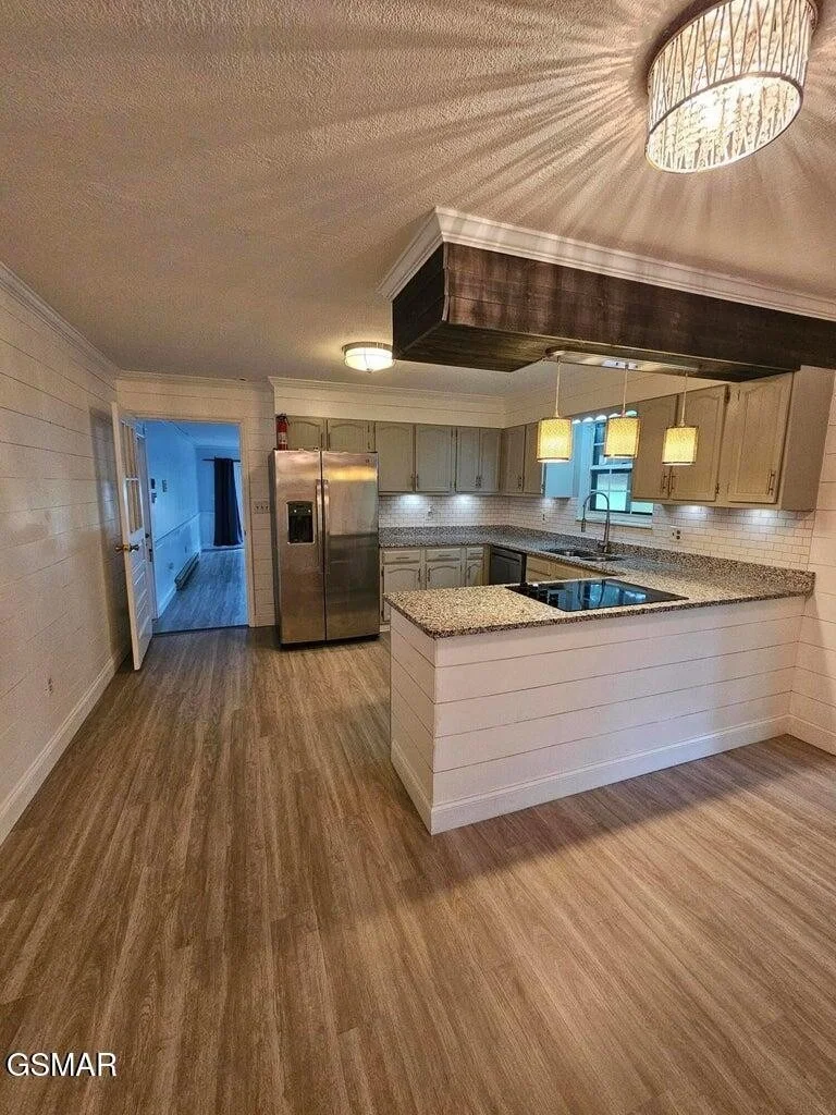 Photo of 716 White Oak Circle