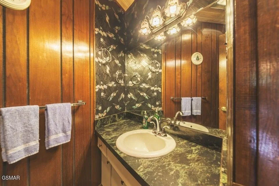 Photo of 1020 Clingmans View