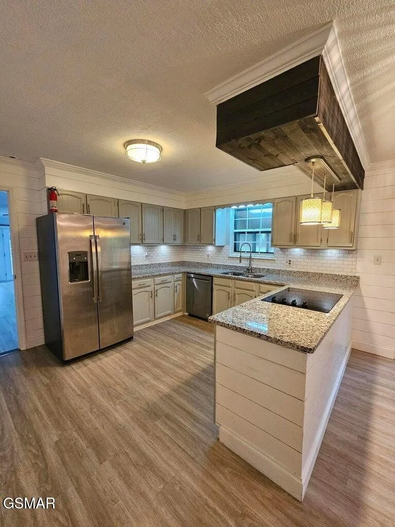 Photo of 716 White Oak Circle