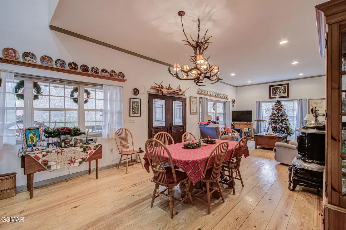 Photo of 3875 Poplar Lane