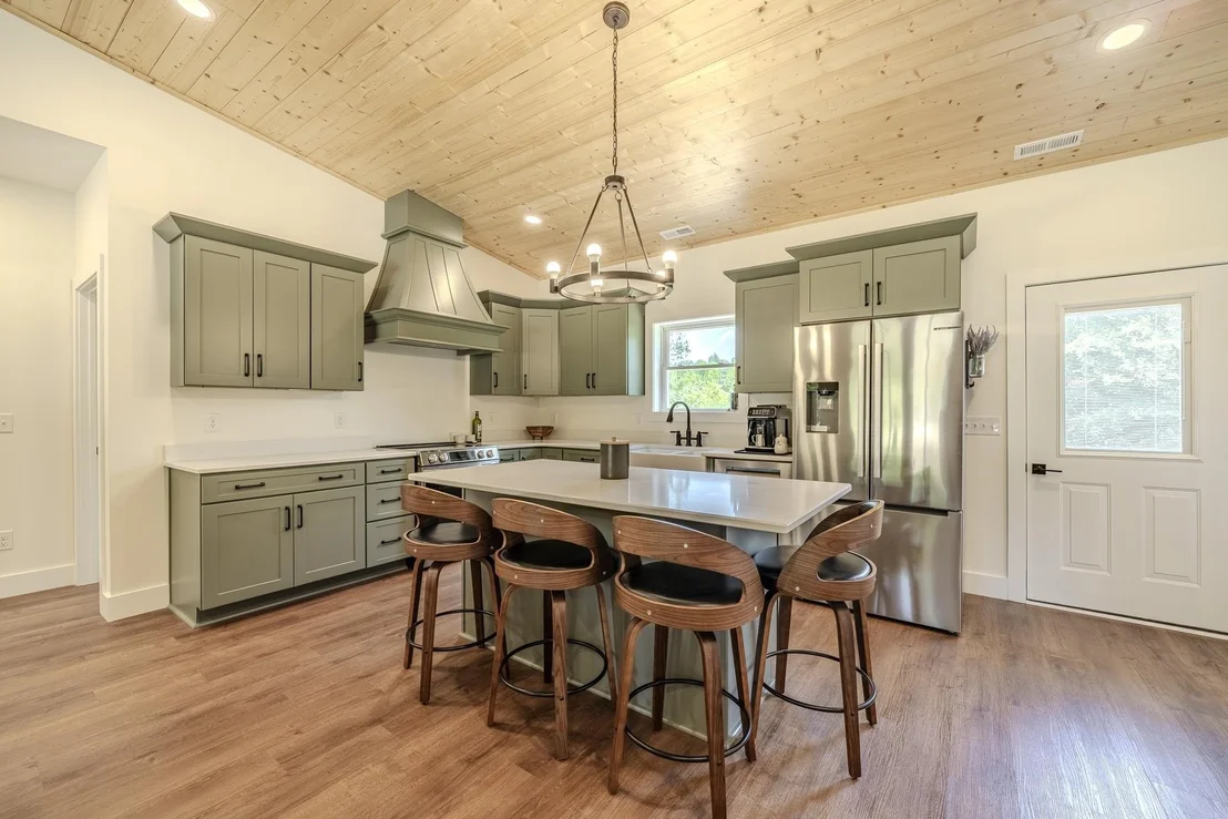 Photo of 395 WEST DR