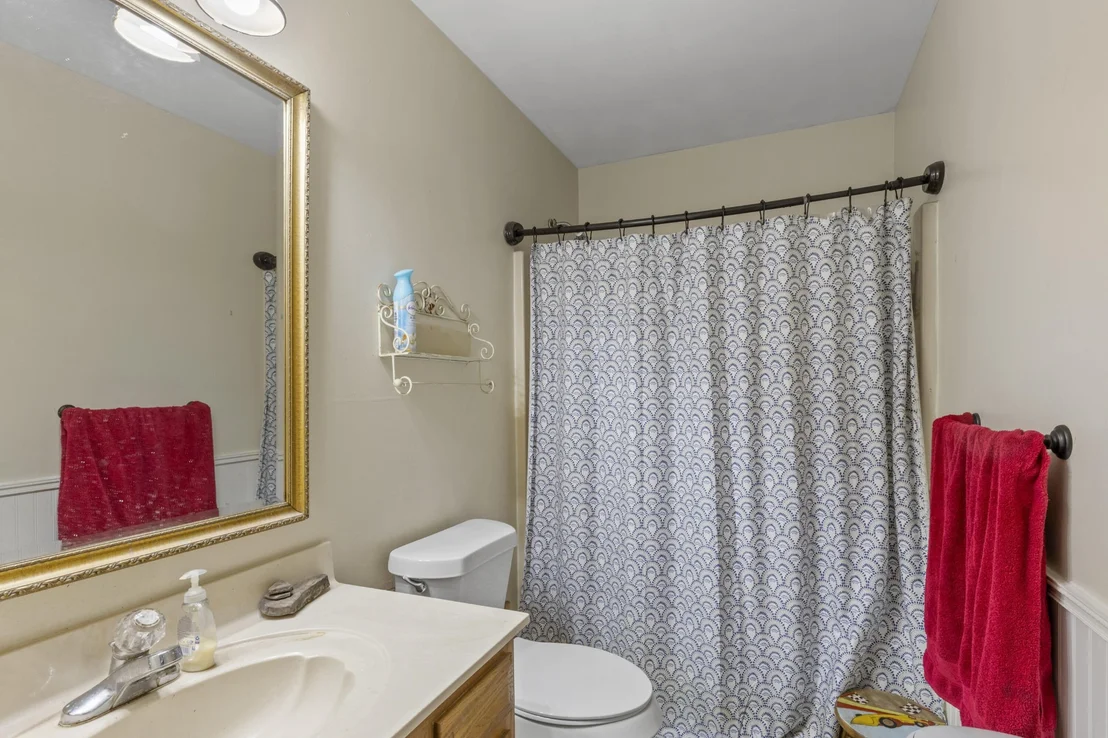 Photo of 2077 Saunders Road