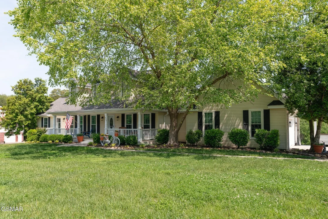 Photo of 884 River Cliff Drive