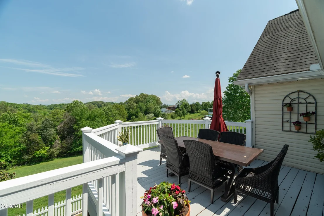 Photo of 884 River Cliff Drive