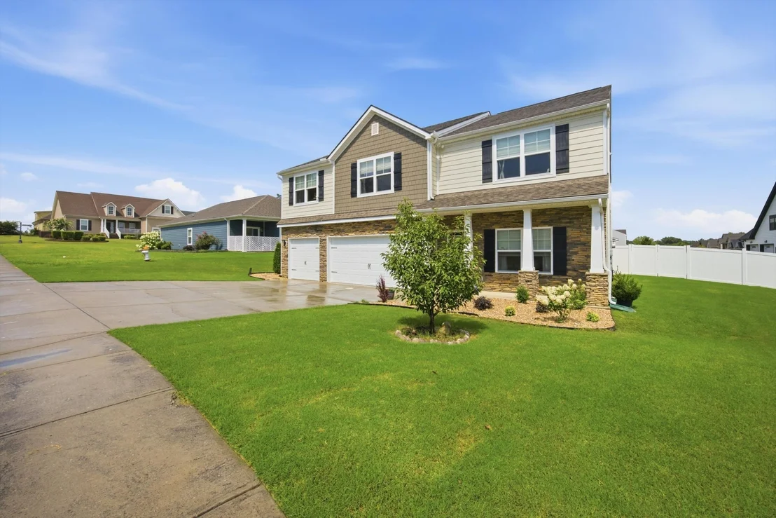 Photo of 49 Ridgelake Circle