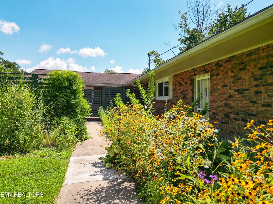 Photo of 175 Oswego Rd
