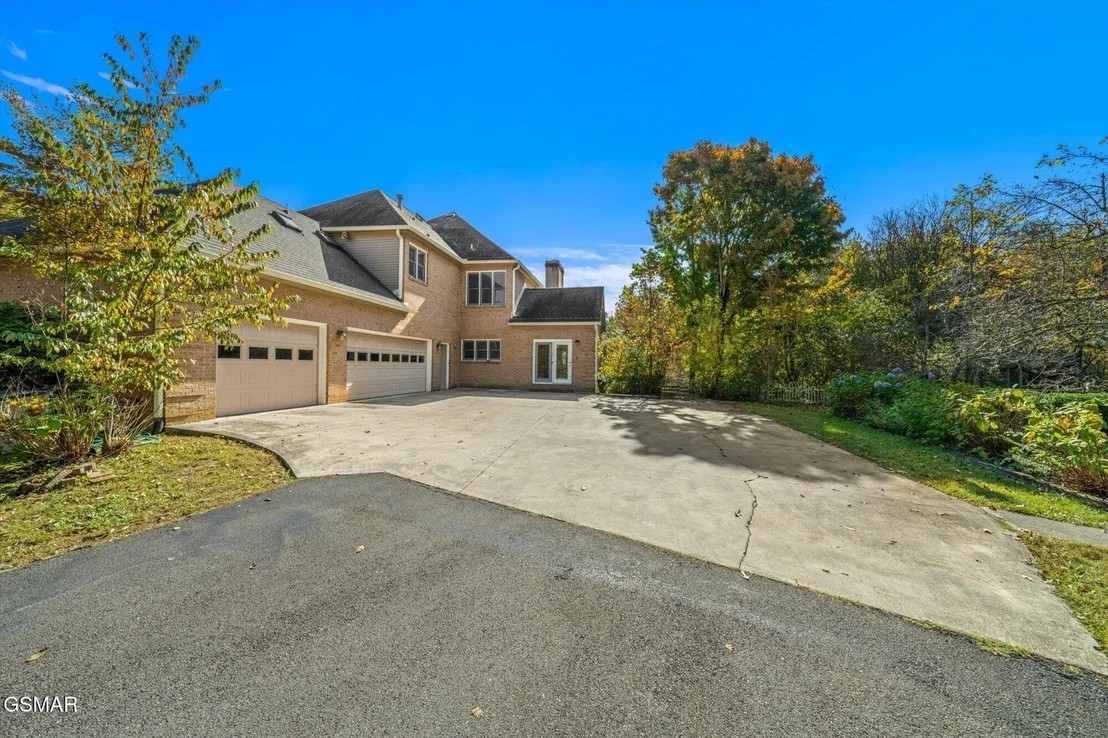 Photo of 1435 White Oak Drive
