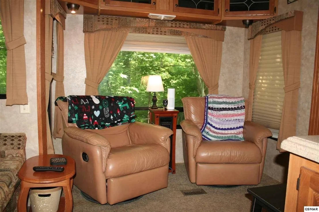 Photo of 5355 Parkway East