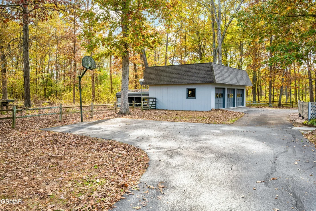 Photo of 725 Highway 25 32