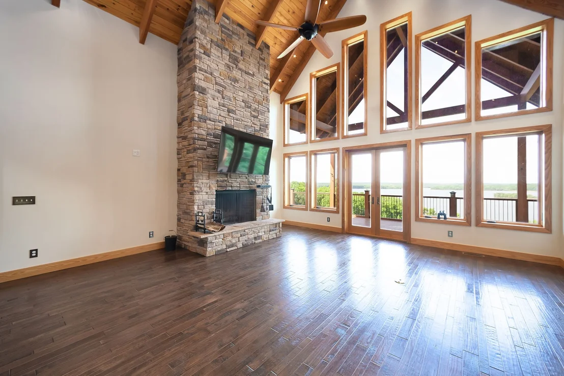 Photo of 685 River Oaks Dr