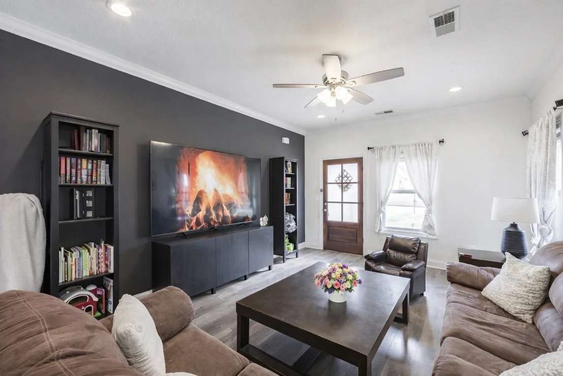 Photo of 137 Executive Dr