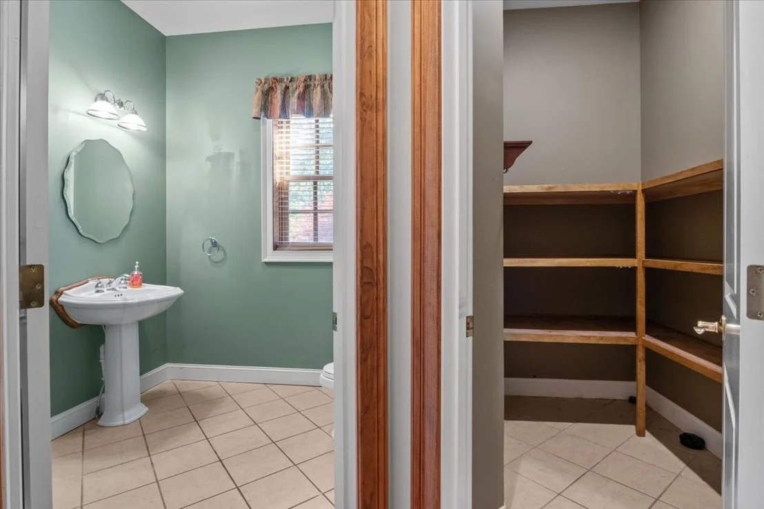 Photo of 867 River Oaks Dr
