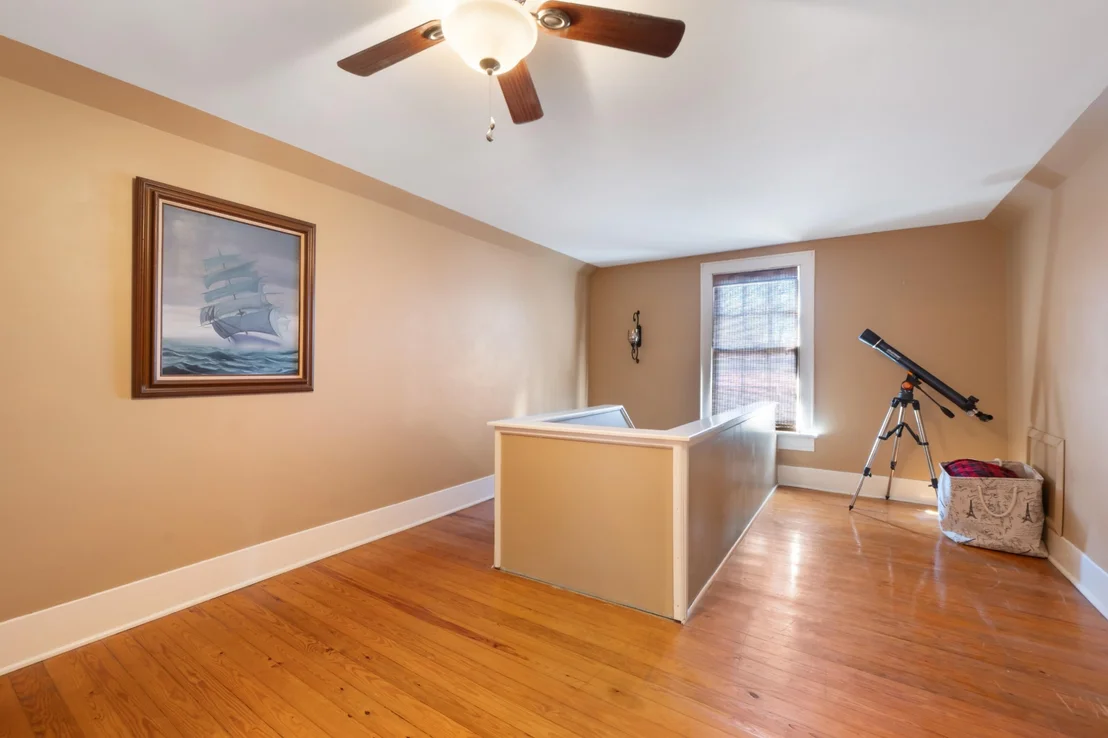 Photo of 643 E Crest Road