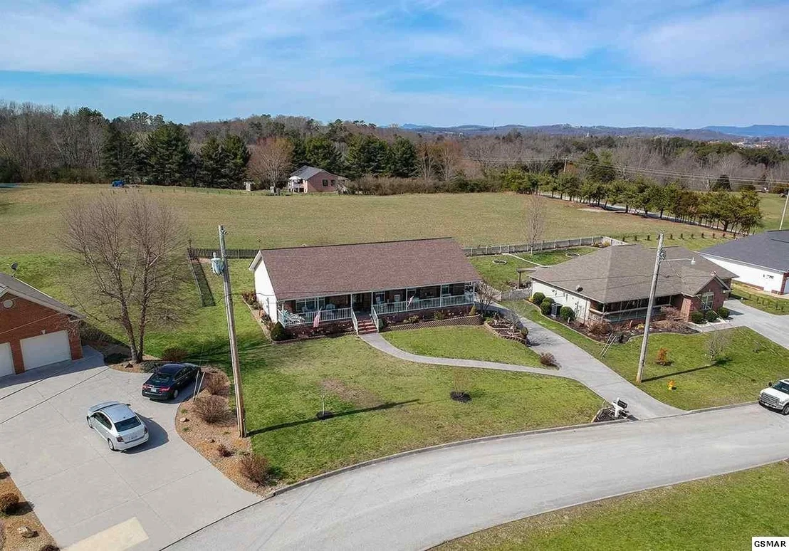 Photo of 807 WINDSTONE Drive