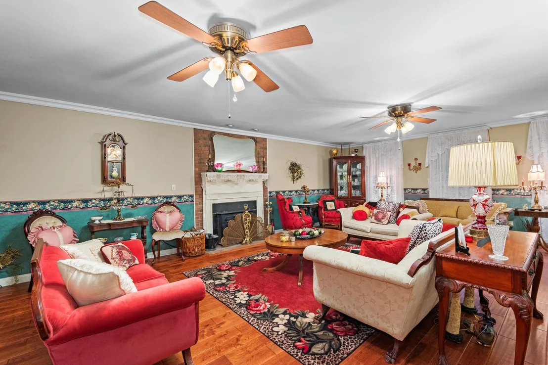 Photo of 225 Blue Springs Blvd