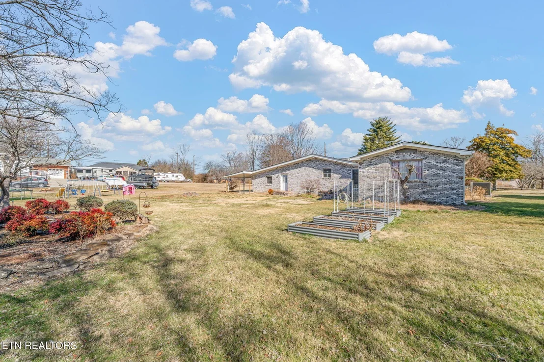 Photo of 7237 Oakmeade Rd