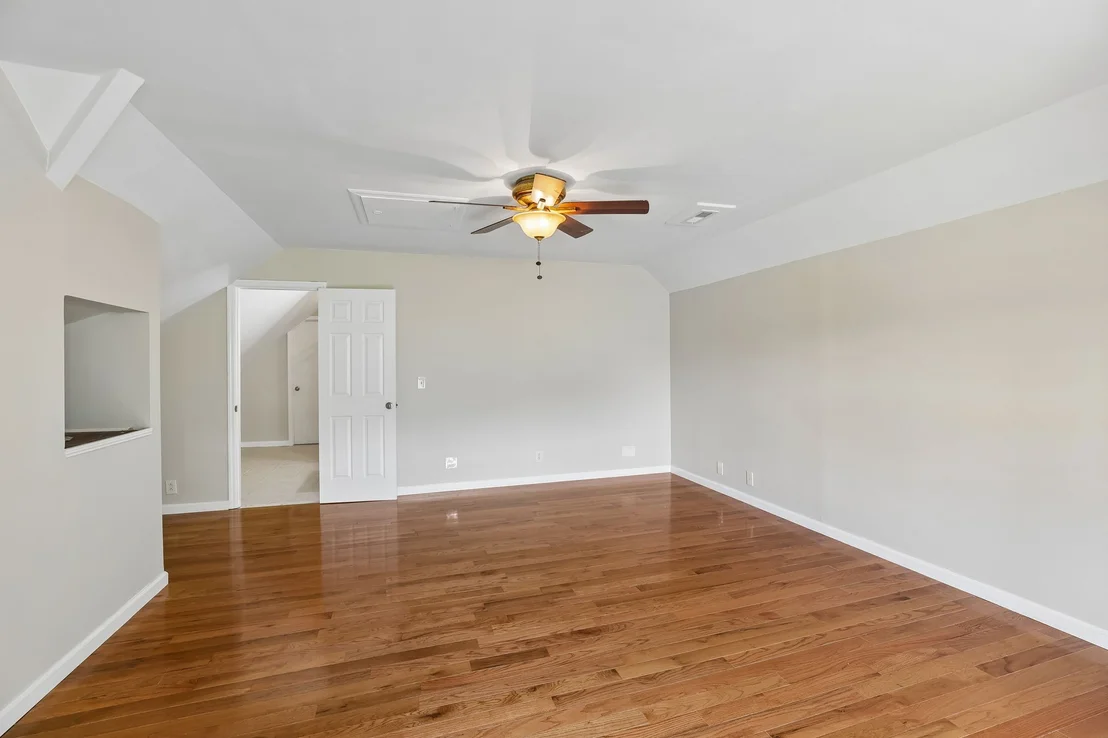 Photo of 1209 Paramount Dr