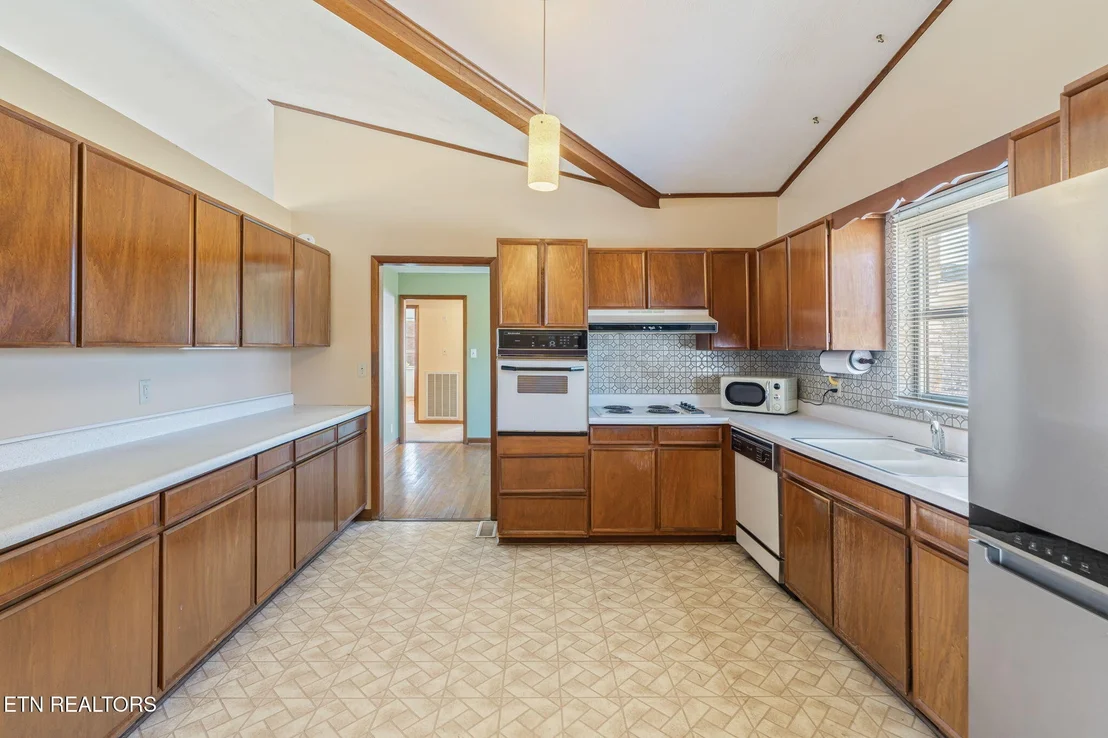 Photo of 7237 Oakmeade Rd