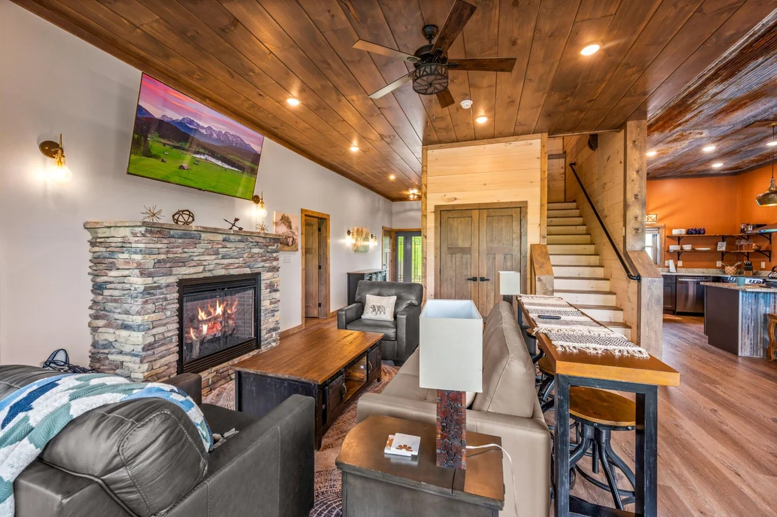 Photo of 1237 Hemlock Drive