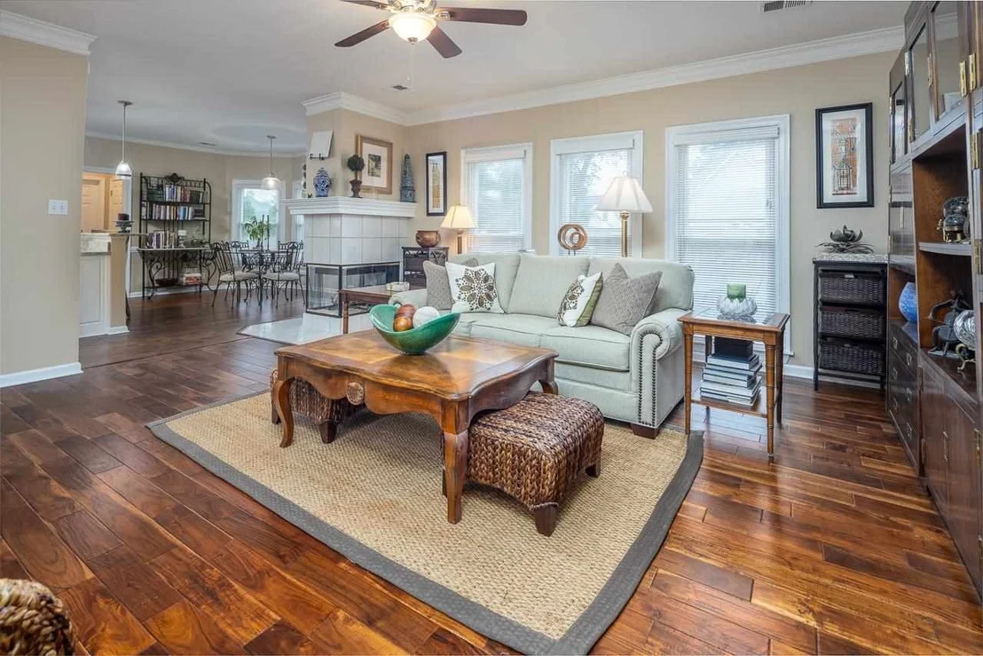 Photo of 548 ALEXANDRIA DR