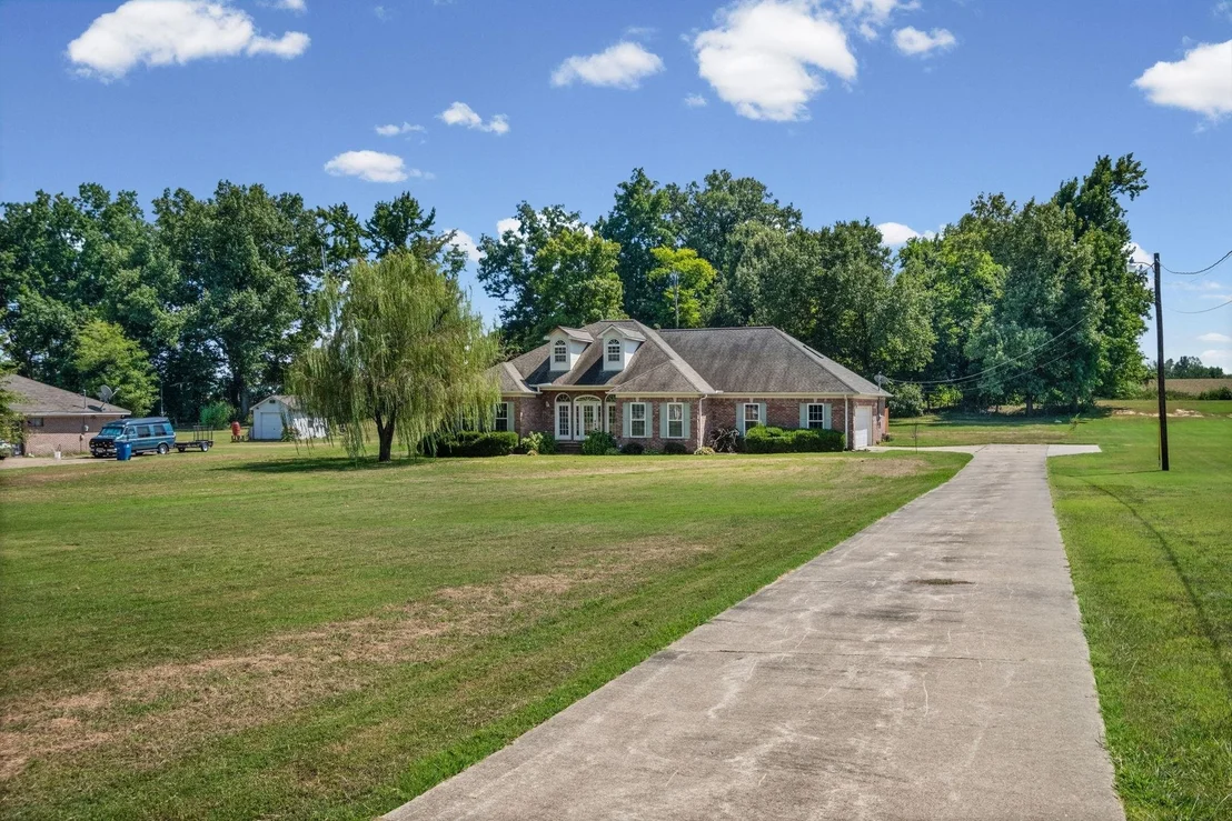 Photo of 371 BRIERHEDGE RD