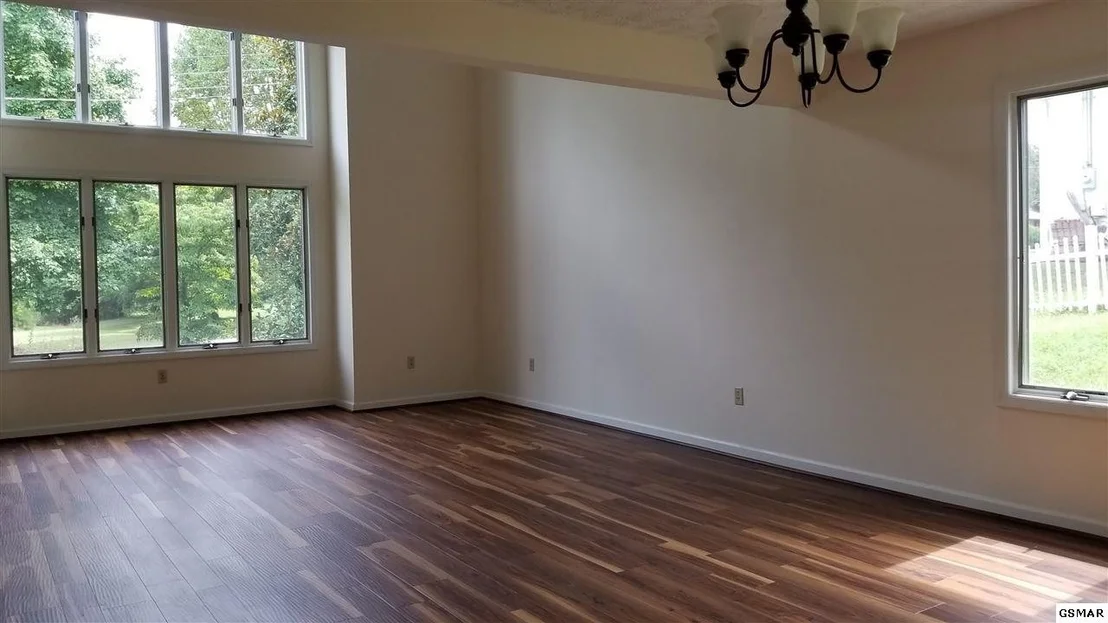 Photo of 619 Broadview Drive