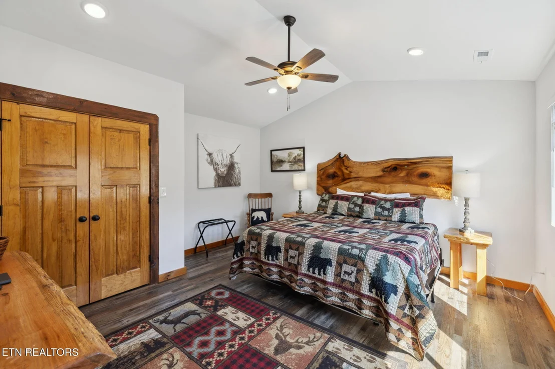 Photo of 330 Rainbow Circle