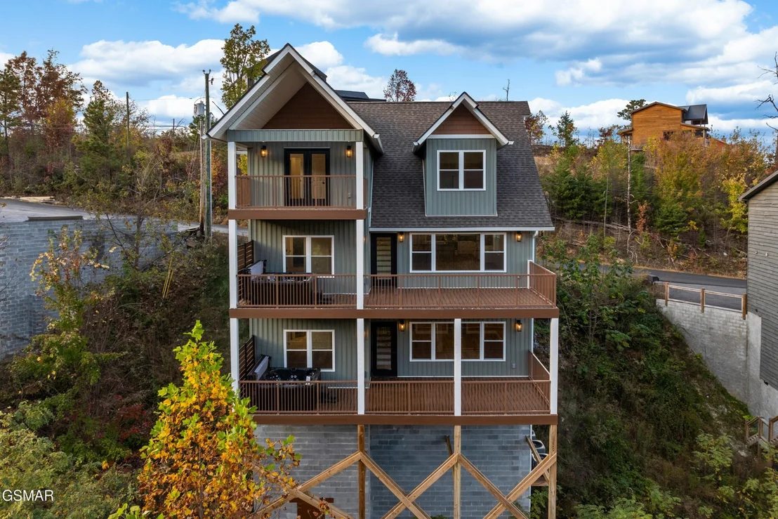 Photo of 652 Pinecrest Drive