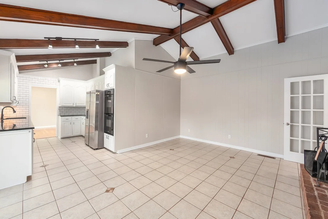 Photo of 596 Russell Rd