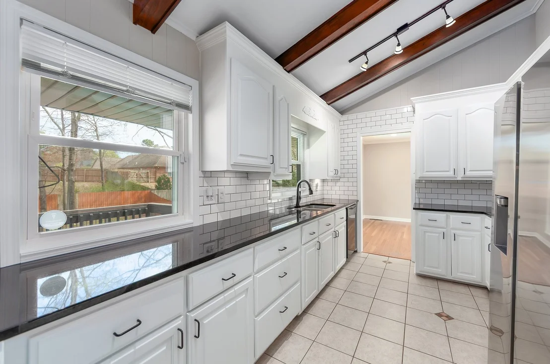 Photo of 596 Russell Rd