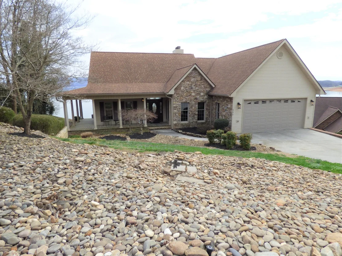 Photo of 950 Holtsinger Drive