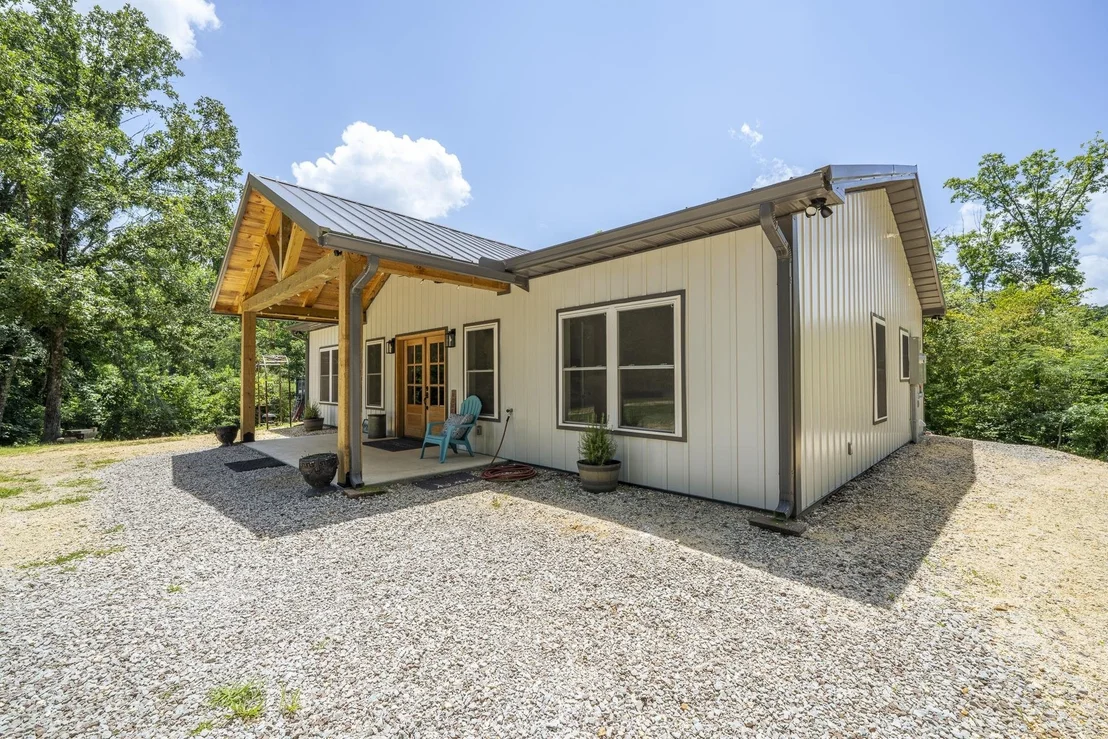 Photo of 395 WEST DR