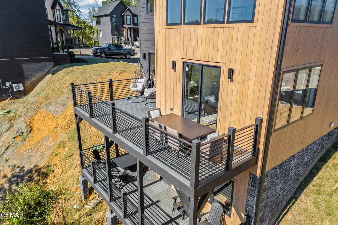 Photo of 405 Compass Point Way