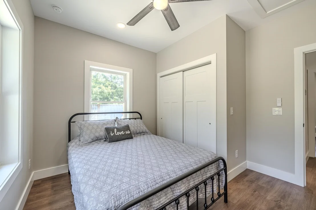 Photo of 395 WEST DR