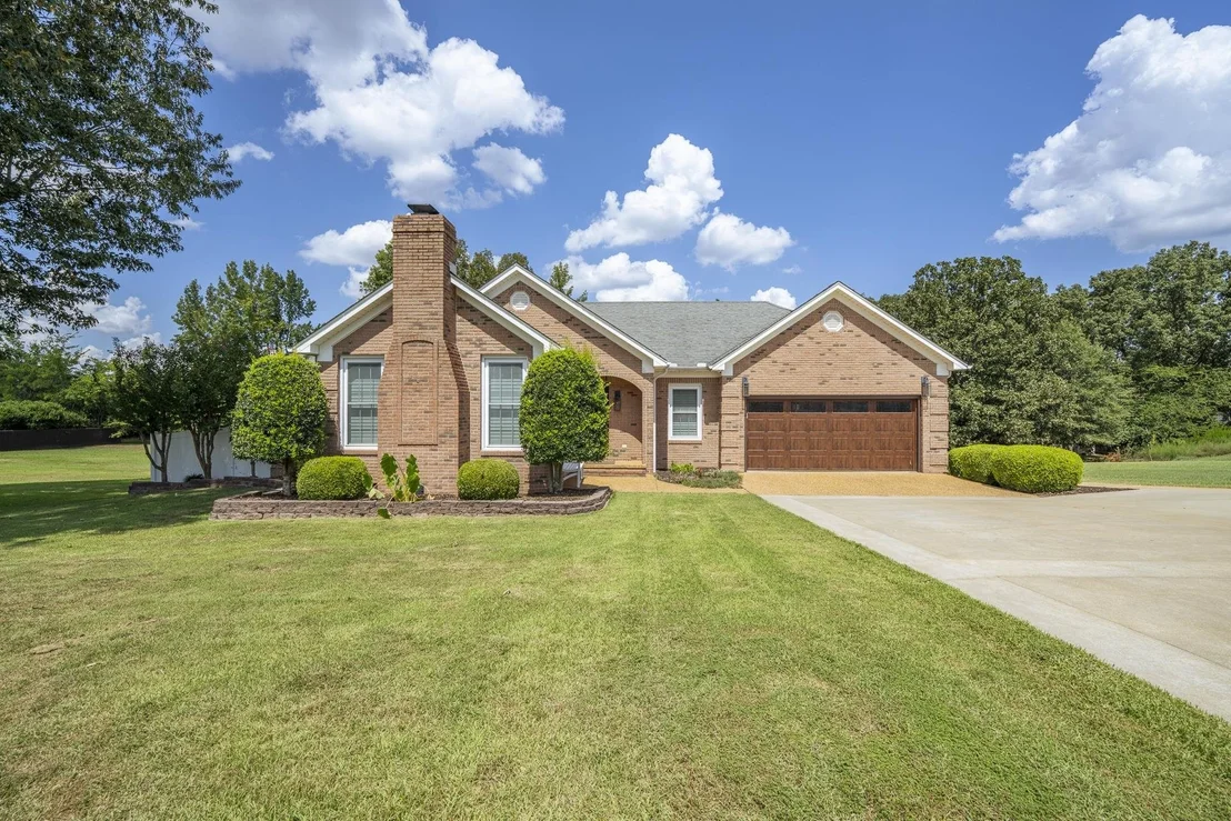 Photo of 350 YEISER DR