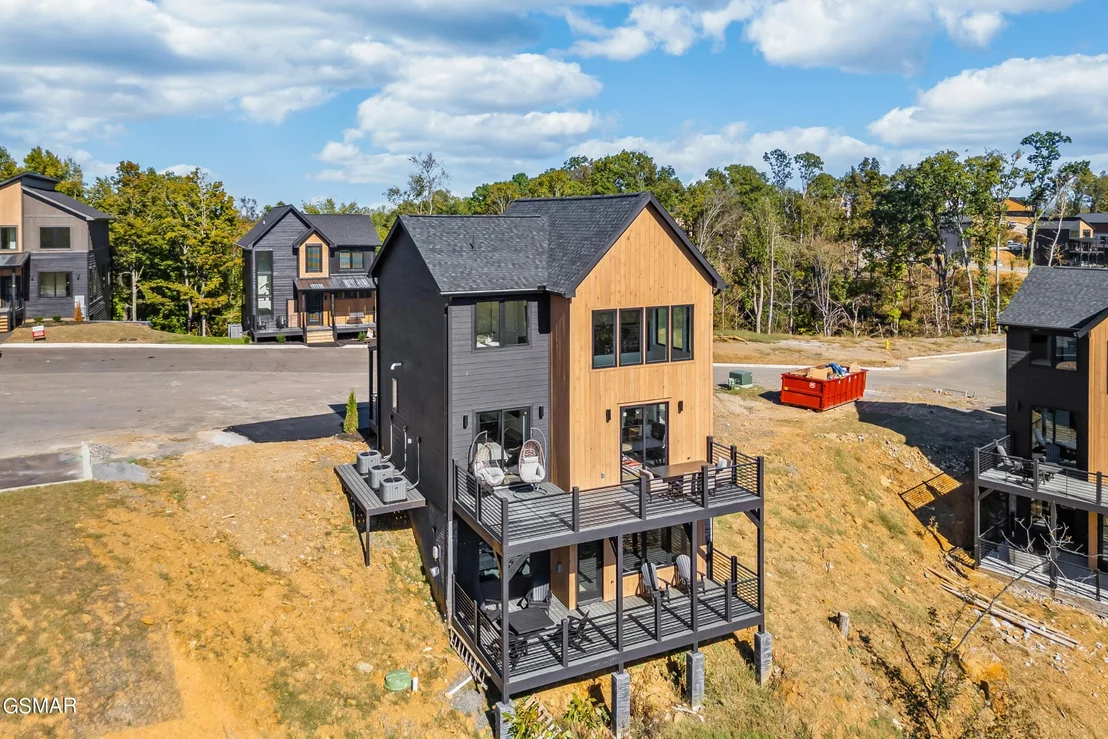 Photo of 405 Compass Point Way