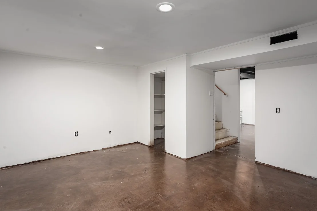 Photo of 102 Colonial Dr