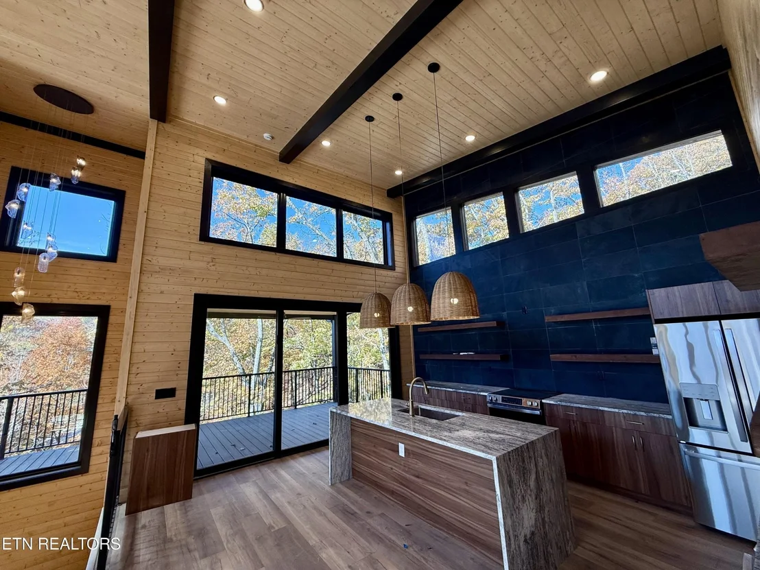 Photo of 1546 Bear Valley Rd