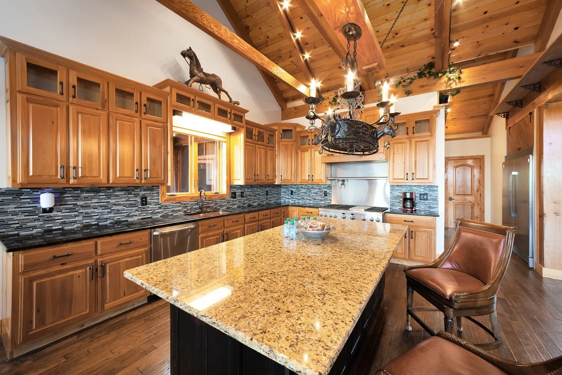 Photo of 685 River Oaks Dr