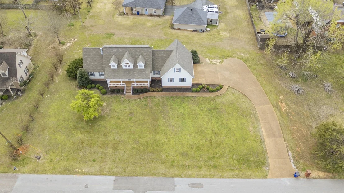 Photo of 565 BOWEN DR