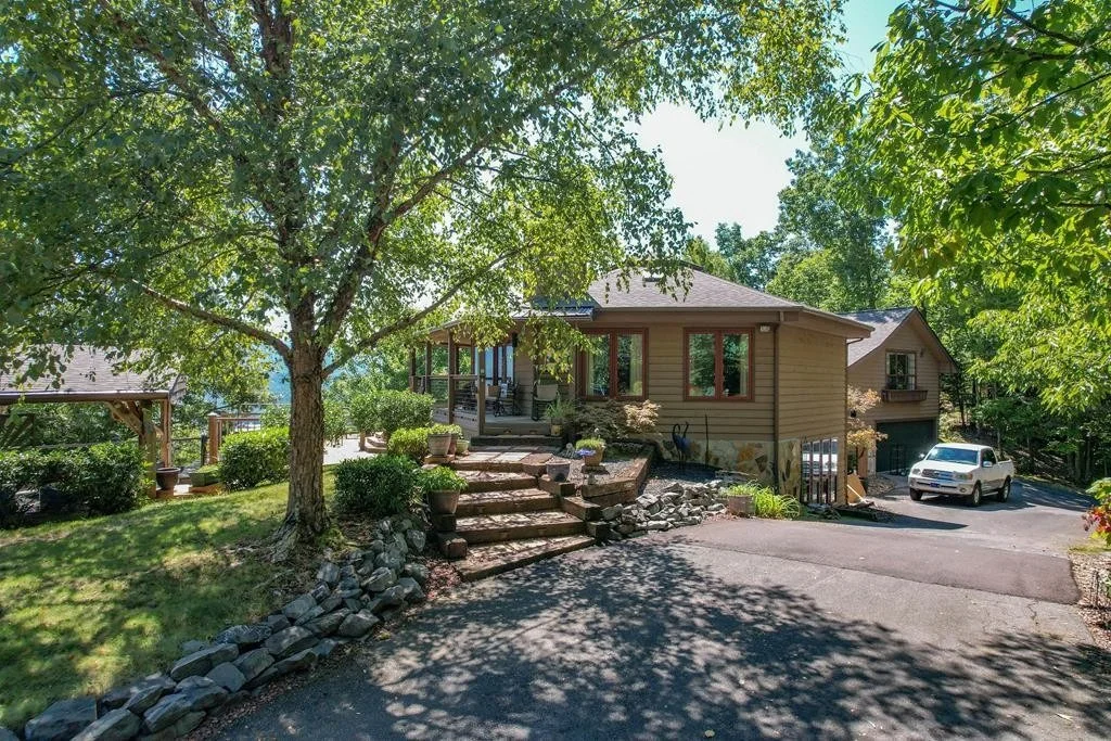Photo of 2910 Mockingbird Way