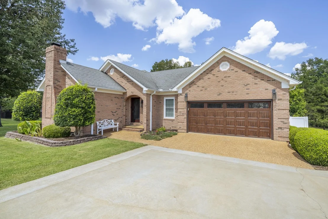 Photo of 350 YEISER DR