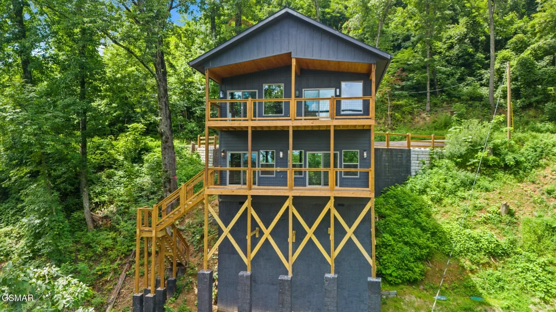 Photo of 810 Upper Windsor Way