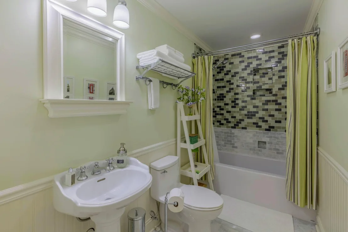 Photo of 801 Thomas Avenue